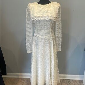 Elegant White Lace Dress vintage medium